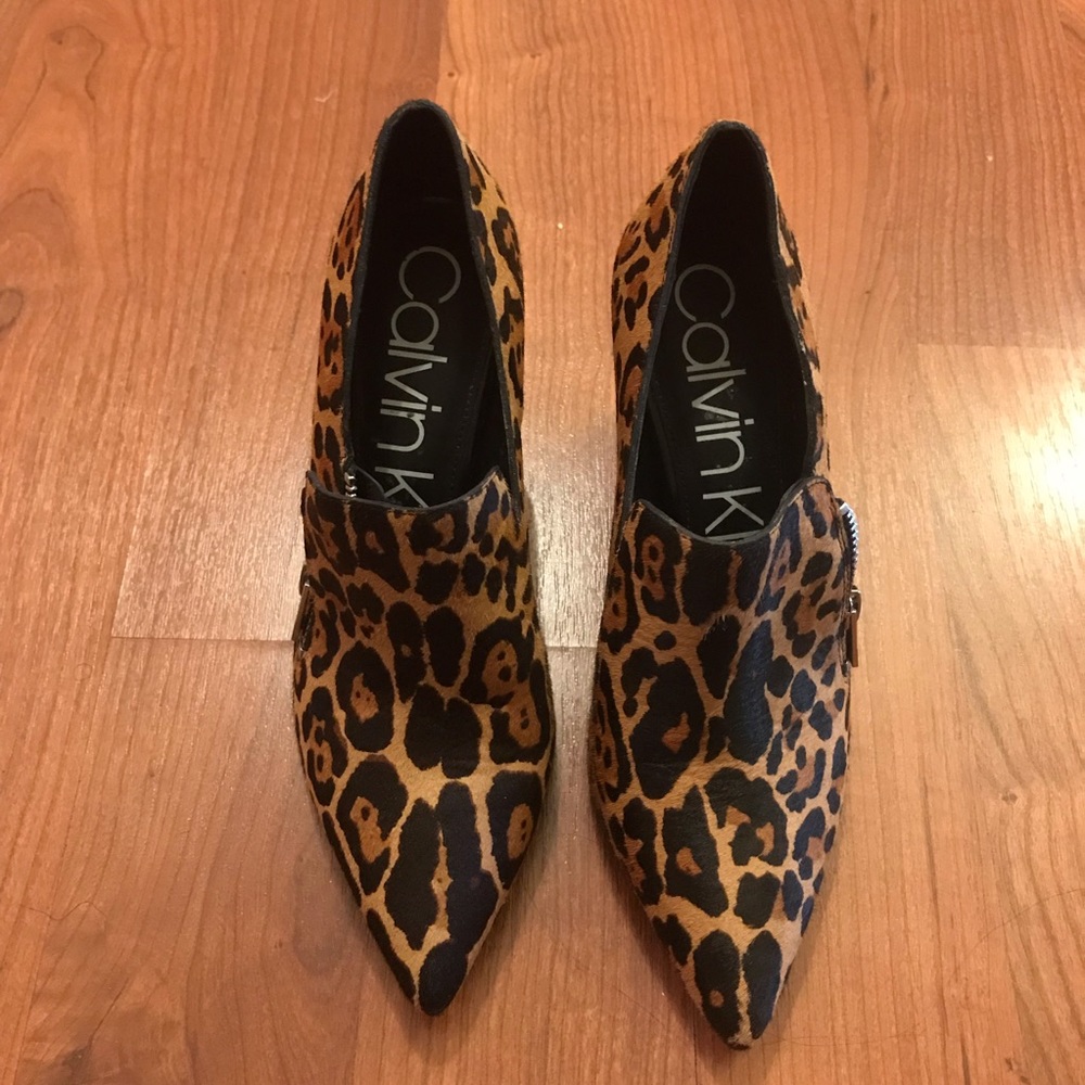 Calvin Klein leopard faux hair size 7